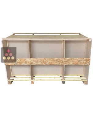 Palette sur-mesure avec caisse bois pour transport de grande porte vitrée sur chant avec contreventement en bout et en plage Ma Cave à Vin