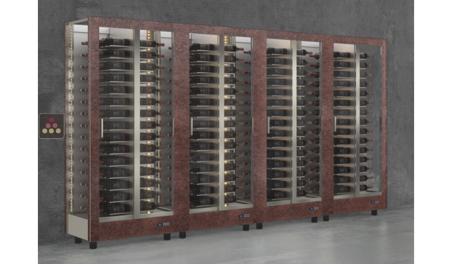 Combiné de 4 vitrines à vin professionnelles multi-usages - 3 cotés vitrés - Habillage magnétique interchangeable - Bouteilles horizontales